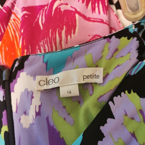 Quality dresses - Picture 3 of 6